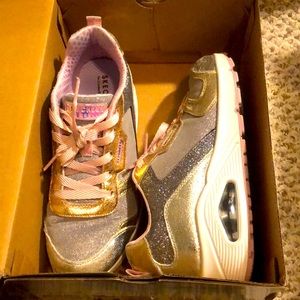 Skechers Unos